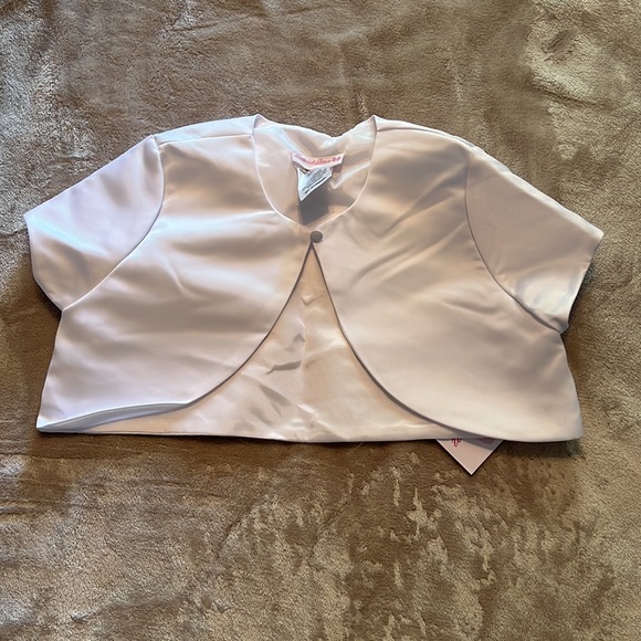 Brand new Bobbie Jean white dress with white shrug. - Picture 4 of 5